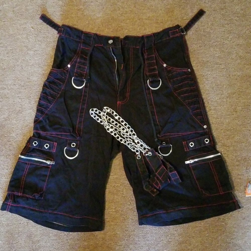 Tripp shorts with removable chains